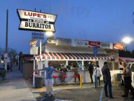 Lupe's Burritos outside