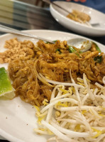 La Moon Thai Eatery food