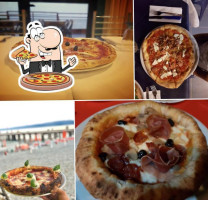 Ristorante/pizzeria La Barca food