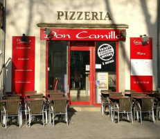 Le Don Camillo inside