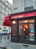 Le Cafe Ponce outside
