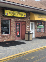 Clubhouse Deli outside