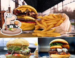 Hambre Burger food