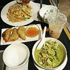 Pom's Thai Restaurant & Takeaway food