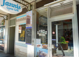 Jannis Gyros Grill outside