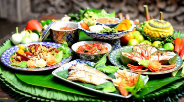 Lahn Pad Thai Downtown Express food