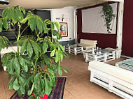 El Santa Lounge outside