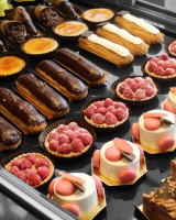 Patissier-chocolatier Guillet outside