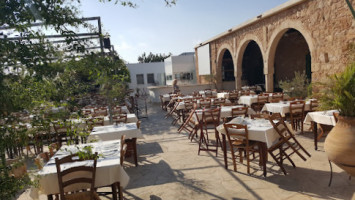 Taverna Mousikos inside