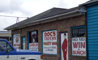 Doc's Tavern outside
