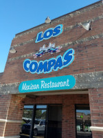 Los Compas outside