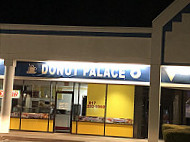 Donut Palace inside