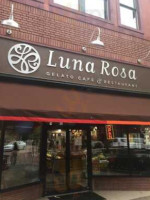 Luna Rosa Gelato Cafe outside