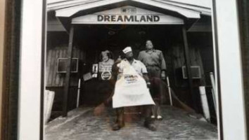 Dreamland Bar-B-Que inside
