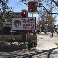 Roscoe's Chicken Waffles Pasadena outside