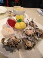 Pearl Oyster And Grill food