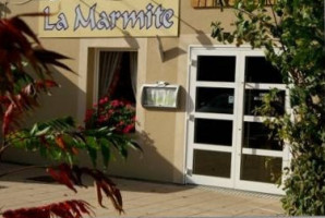 La Marmite outside
