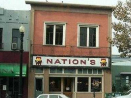 Nation's Giant Hamburgers outside