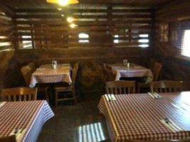 Stroud's Restaurant & Bar inside