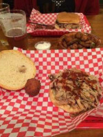 Willy's -b-que food