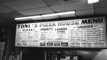 Toni's Pizza House inside