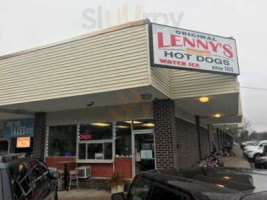 Lenny's Hot Dogs outside
