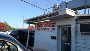 Danny's Hot Dog outside