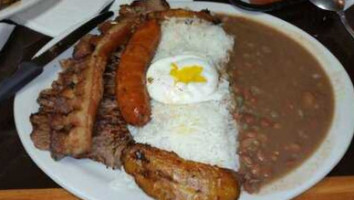El Rinconcito Colombiano food