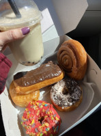 Date's Donuts food