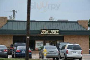 Sushi Town outside