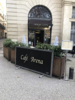 Cafe Carre outside