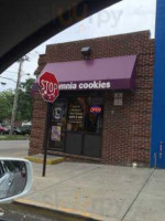 Insomnia Cookies outside