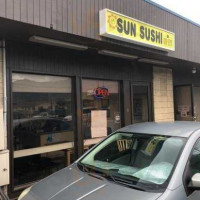 Sun Sushi outside