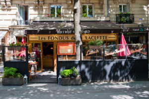 Les Fondus de la Raclette Montparnasse outside
