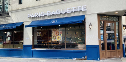Paris Baguette outside