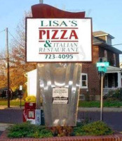 Lisa's Pizza Italian outside