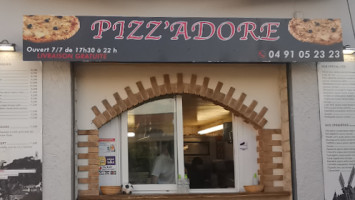 Pizz'Adore food