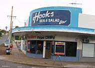 Hooks Sea and Salad Bar outside