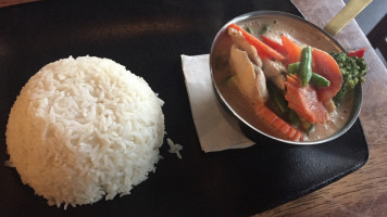 Pud Thai vs Pho food