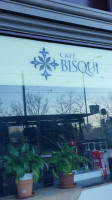 Cafe Bisqui outside