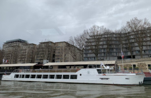Yachts De Paris inside
