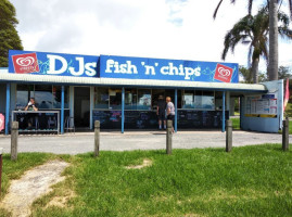 Dj's Fish 'N' Chips food