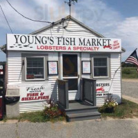 Young's Fish Market outside