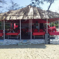 Capricorn beach shack inside