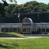 Lake Grove Diner outside