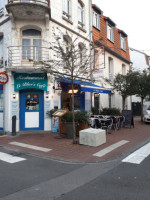 Le Blue S Cafe outside