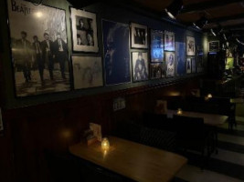 Café Lennon's inside