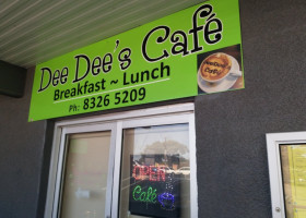 Dee Dee's Cafe inside