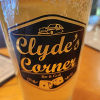 Clyde's Corner food