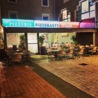 Pizzeria Italia inside